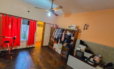 Casa planta baja (ideal dividir en 2 unidades y alquilarlas)