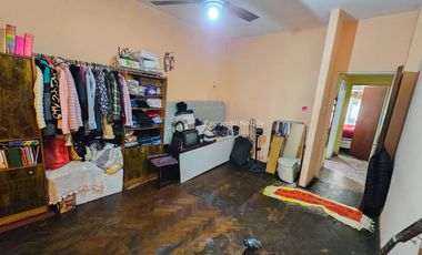 Casa planta baja (ideal dividir en 2 unidades y alquilarlas)