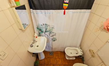 Casa planta baja (ideal dividir en 2 unidades y alquilarlas)