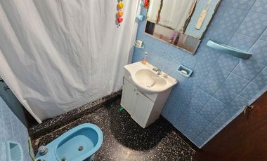 Casa planta baja (ideal dividir en 2 unidades y alquilarlas)