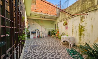 Casa planta baja (ideal dividir en 2 unidades y alquilarlas)