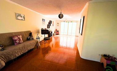 En Venta Casa de 2 pisos en Carcelén cerca del Portal Shopping