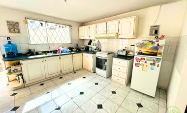 En Venta Casa de 2 pisos en Carcelén cerca del Portal Shopping