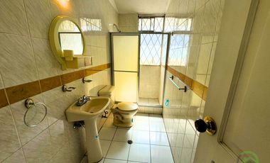 En Venta Casa de 2 pisos en Carcelén cerca del Portal Shopping