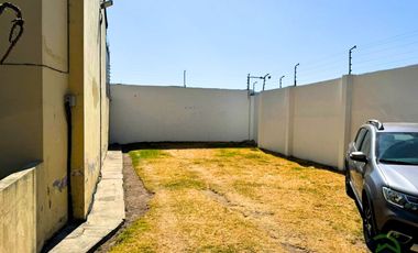 En Venta Casa de 2 pisos en Carcelén cerca del Portal Shopping