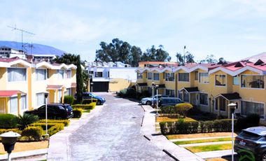 En Venta Casa de 2 pisos en Carcelén cerca del Portal Shopping