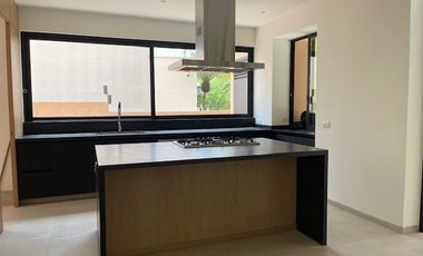 EN VENTA CASA EN EXCLUSIVO FRACCIONAMIENTO ZONA SUR EN CUERNAVACA, MORELOS.