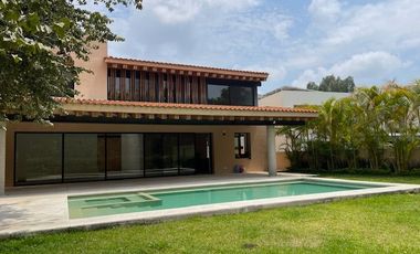 EN VENTA CASA EN EXCLUSIVO FRACCIONAMIENTO ZONA SUR EN CUERNAVACA, MORELOS.