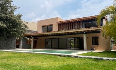 EN VENTA CASA EN EXCLUSIVO FRACCIONAMIENTO ZONA SUR EN CUERNAVACA, MORELOS.