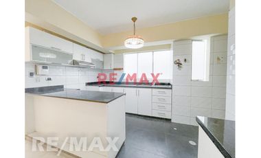 Venta De Amplio y Cómodo Departamento De 152.79M2 Con Vista A La Calle