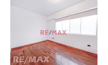 Venta De Amplio y Cómodo Departamento De 152.79M2 Con Vista A La Calle