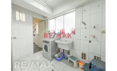 Venta De Amplio y Cómodo Departamento De 152.79M2 Con Vista A La Calle