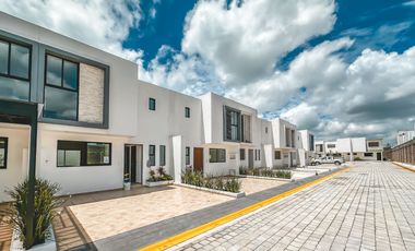 CASA EN VENTA EN CUAUTLANCINGO PARQUE REAL.