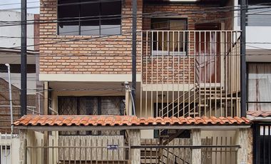 Casa rentera en venta tres departamentos