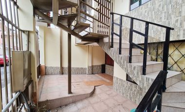Casa rentera en venta tres departamentos