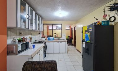 Casa rentera en venta tres departamentos