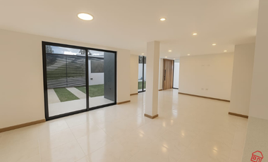 Casa de venta en Azogues, Charasol Barrio La Esperanza