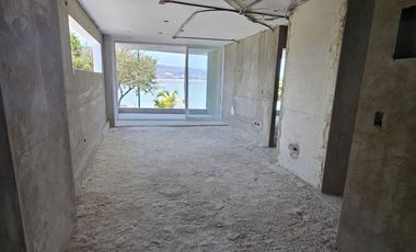 SE VENDE DEPARTAMENTO DUPLEX Y PH EN BAHIA DE CARAQUEZ FRENTE AL MAR