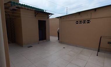VENTA DE CASA RENTERA ESQUINERA EN CDLA. COVIEM SUR DE GUAYAQUIL