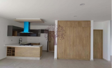 CASA EN RENTA EN CAÑADAS DEL LAGO NUEVA, 4 RECS. 4 BAÑOS, JARDIN, ESPACIOS AMPLIOS Y CONFORTABLES