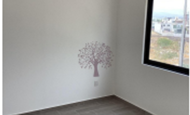 CASA EN RENTA EN CAÑADAS DEL LAGO NUEVA, 4 RECS. 4 BAÑOS, JARDIN, ESPACIOS AMPLIOS Y CONFORTABLES