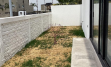 CASA EN RENTA EN CAÑADAS DEL LAGO NUEVA, 4 RECS. 4 BAÑOS, JARDIN, ESPACIOS AMPLIOS Y CONFORTABLES