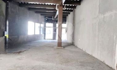 LOCAL COMERCIAL DE 135 METROS SOBRE AVENIDA DE ALTO FLUJO PEATONAL