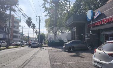 LOCAL COMERCIAL DE 135 METROS SOBRE AVENIDA DE ALTO FLUJO PEATONAL