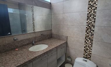 En alquiler amplio y lujoso departamento amoblado, Isla Mocoli, via a Samborondon