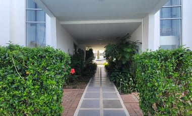 En alquiler amplio y lujoso departamento amoblado, Isla Mocoli, via a Samborondon