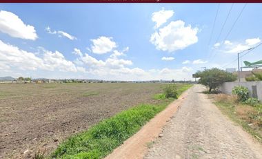 Macrolote Comercial en zona industrial, en venta, a un lado del Aeropuerto de Querétaro.