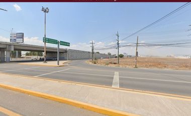 Macrolote Comercial en zona industrial, en venta, a un lado del Aeropuerto de Querétaro.