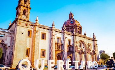 Macrolote Comercial en zona industrial, en venta, a un lado del Aeropuerto de Querétaro.