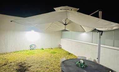 DEPARTAMENTO CON CUARTO DE SERVICIO, BODEGA, JARDÍN, LAVANDERIA,  2 ESTACIONAMIENTOS
