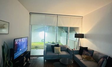 DEPARTAMENTO CON CUARTO DE SERVICIO, BODEGA, JARDÍN, LAVANDERIA,  2 ESTACIONAMIENTOS