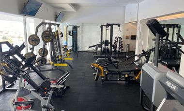 DEPARTAMENTO CON CUARTO DE SERVICIO, BODEGA, JARDÍN, LAVANDERIA,  2 ESTACIONAMIENTOS