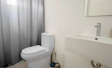DEPARTAMENTO CON CUARTO DE SERVICIO, BODEGA, JARDÍN, LAVANDERIA,  2 ESTACIONAMIENTOS