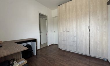 DEPARTAMENTO CON CUARTO DE SERVICIO, BODEGA, JARDÍN, LAVANDERIA,  2 ESTACIONAMIENTOS