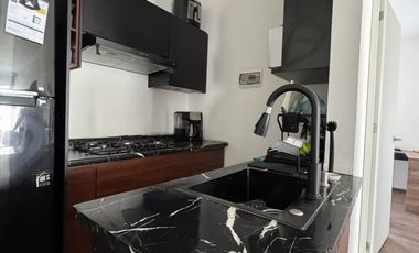 DEPARTAMENTO CON CUARTO DE SERVICIO, BODEGA, JARDÍN, LAVANDERIA,  2 ESTACIONAMIENTOS