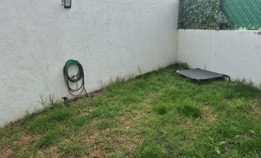 DEPARTAMENTO CON CUARTO DE SERVICIO, BODEGA, JARDÍN, LAVANDERIA,  2 ESTACIONAMIENTOS