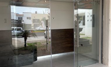 se renta consultorio nuevo para área de la salud.