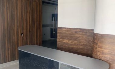 se renta consultorio nuevo para área de la salud.
