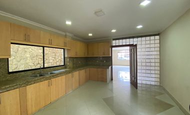 Alquilo casa en Urbanización Aquamarina de 3 dormitorios