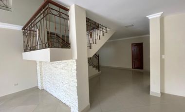 Alquilo casa en Urbanización Aquamarina de 3 dormitorios