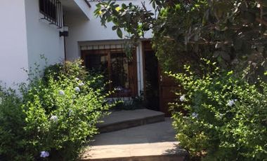 ALQUILO CASA CALLE LOS CAPULIES MIRAFLORES