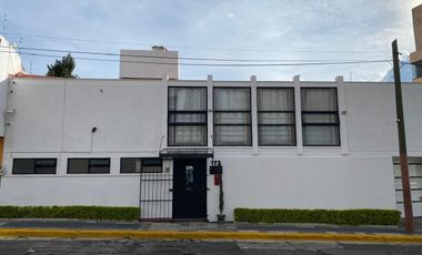 Casa en Esquina Col. La Paz, Ideal para negocio.