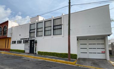 Casa en Esquina Col. La Paz, Ideal para negocio.