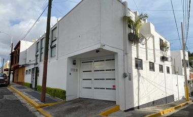 Casa en Esquina Col. La Paz, Ideal para negocio.