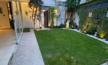 Casa en Esquina Col. La Paz, Ideal para negocio.