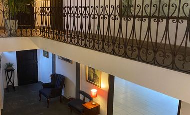 Casa en Esquina Col. La Paz, Ideal para negocio.